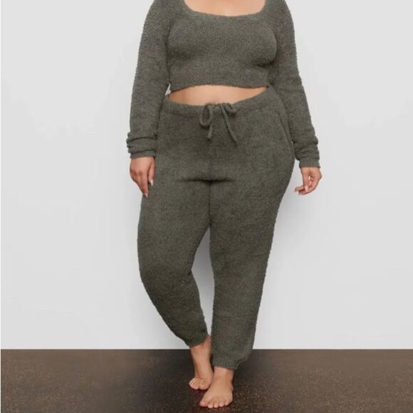 Kim Kardashian SKIMS Cozy Knit Joggers, Juniper 2x/3x - Picture 1 of 4